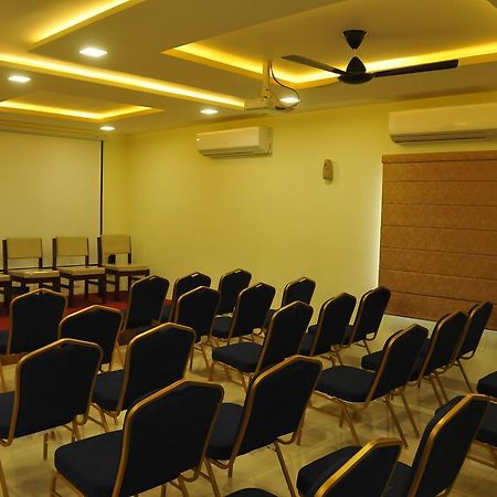 Hotel Pasupala Grand Anantapur Eksteriør bilde