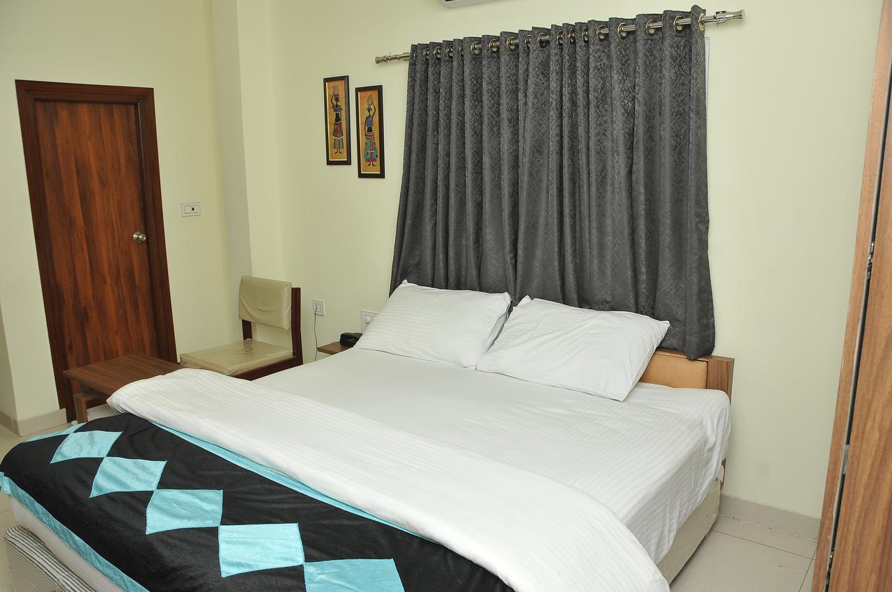 Hotel Pasupala Grand Anantapur Eksteriør bilde