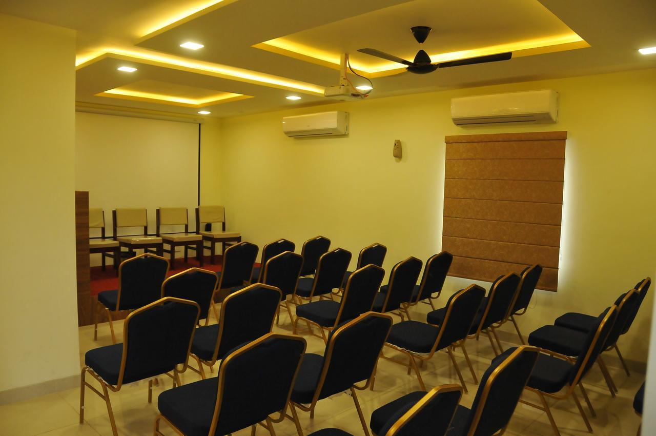 Hotel Pasupala Grand Anantapur Eksteriør bilde