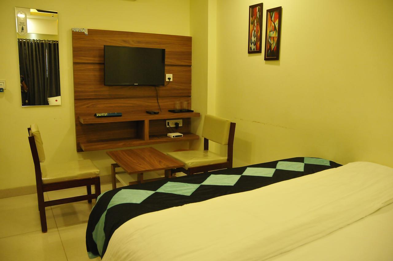 Hotel Pasupala Grand Anantapur Eksteriør bilde