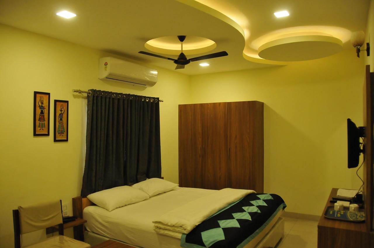 Hotel Pasupala Grand Anantapur Eksteriør bilde