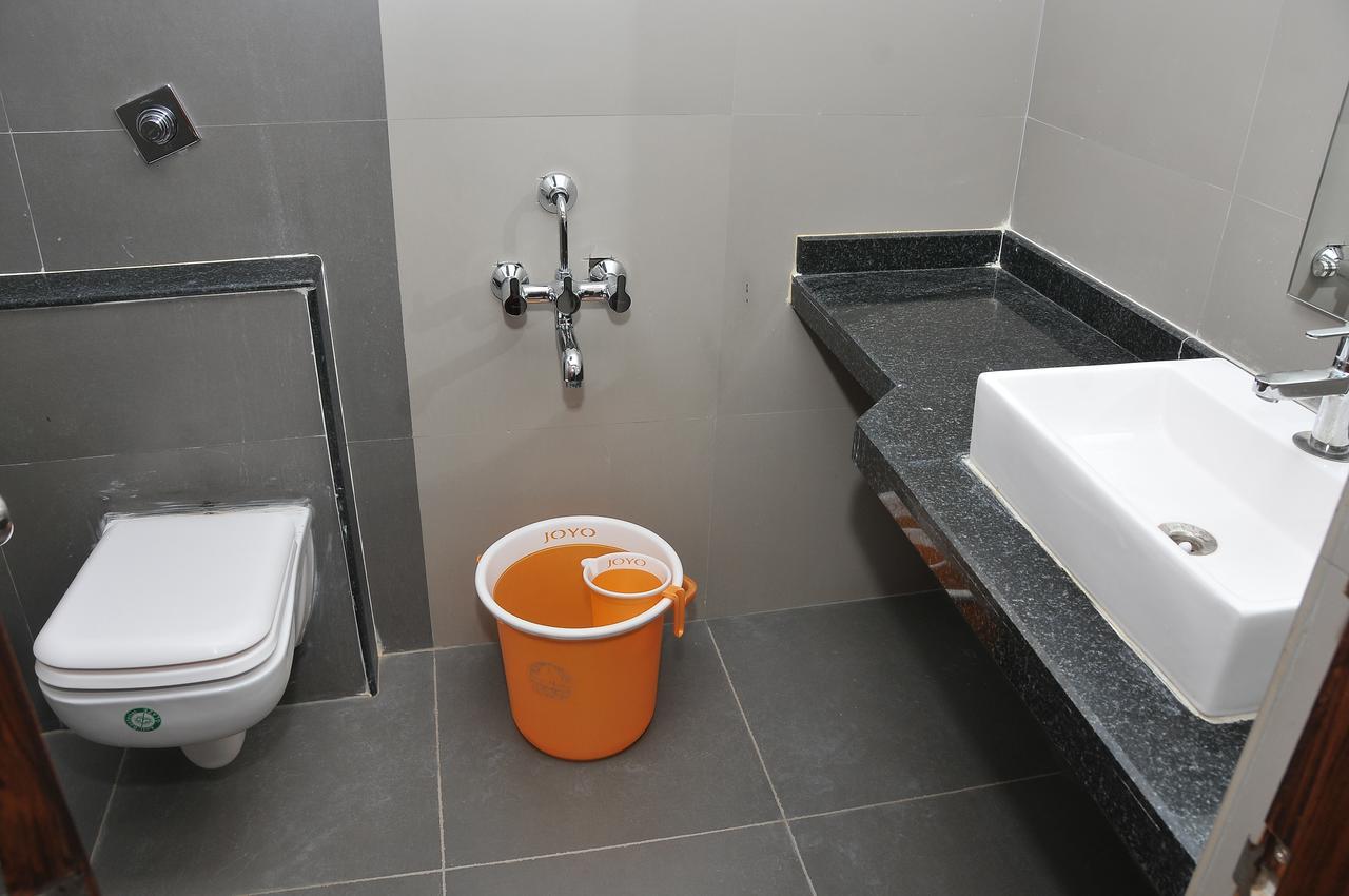 Hotel Pasupala Grand Anantapur Eksteriør bilde