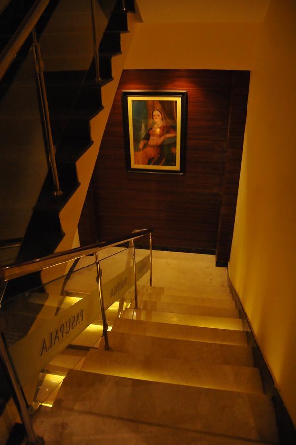 Hotel Pasupala Grand Anantapur Eksteriør bilde