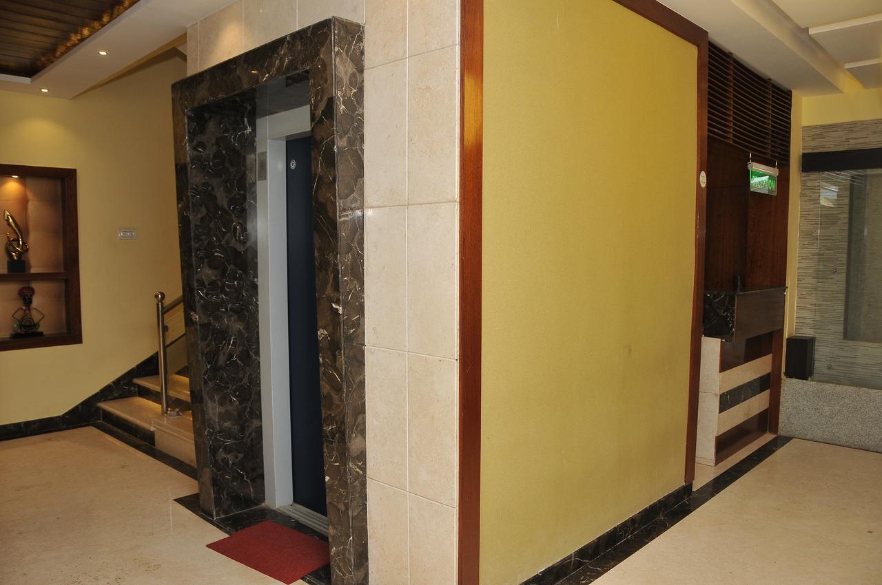 Hotel Pasupala Grand Anantapur Eksteriør bilde